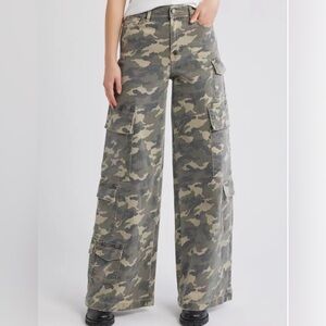 Hidden Jeans Camouflage Cargo Pants NWT